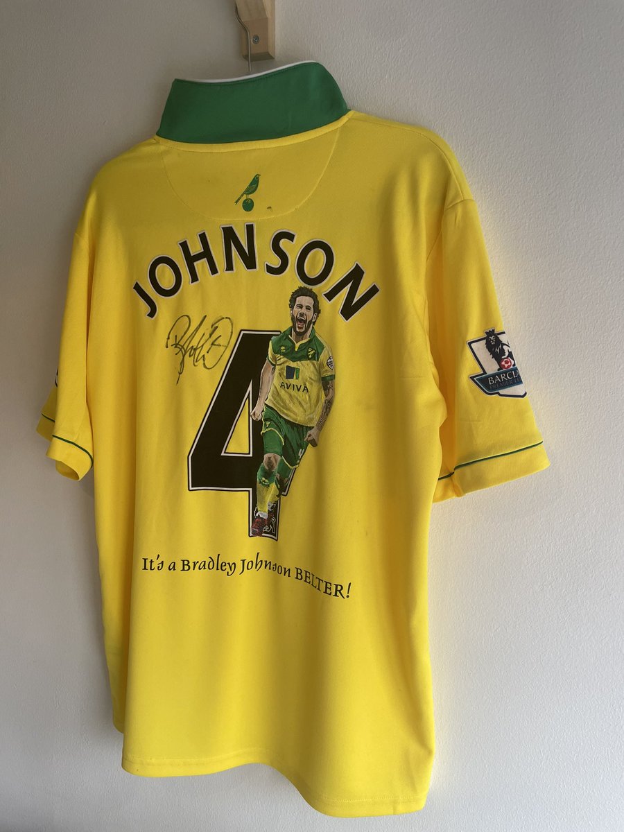 heffbreath's tweet photo. @BradJohnson15 what do you think of this stunning art work from @artonshirtsfc 
It’s a thing of beauty 💛💚 https://t.co/bTTKjHqRVr