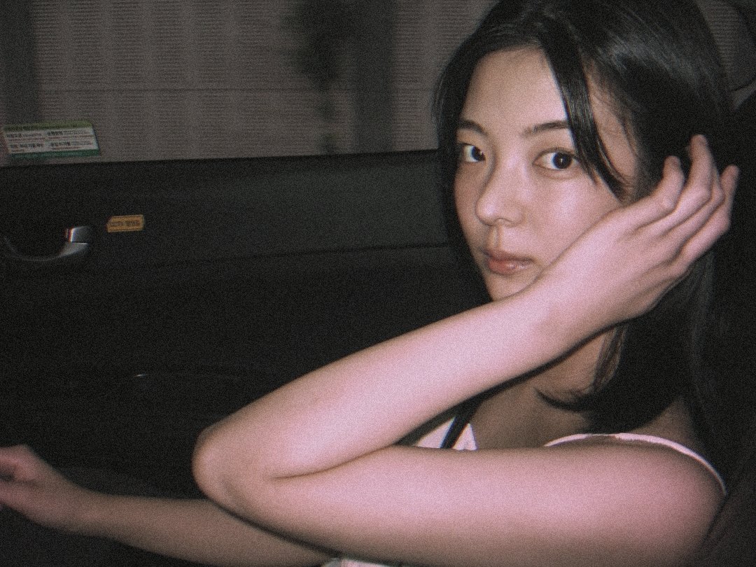 Galaxies  that   remind  me  how  small  we
are  in  the  grand  scheme  of  things.🌙🌸