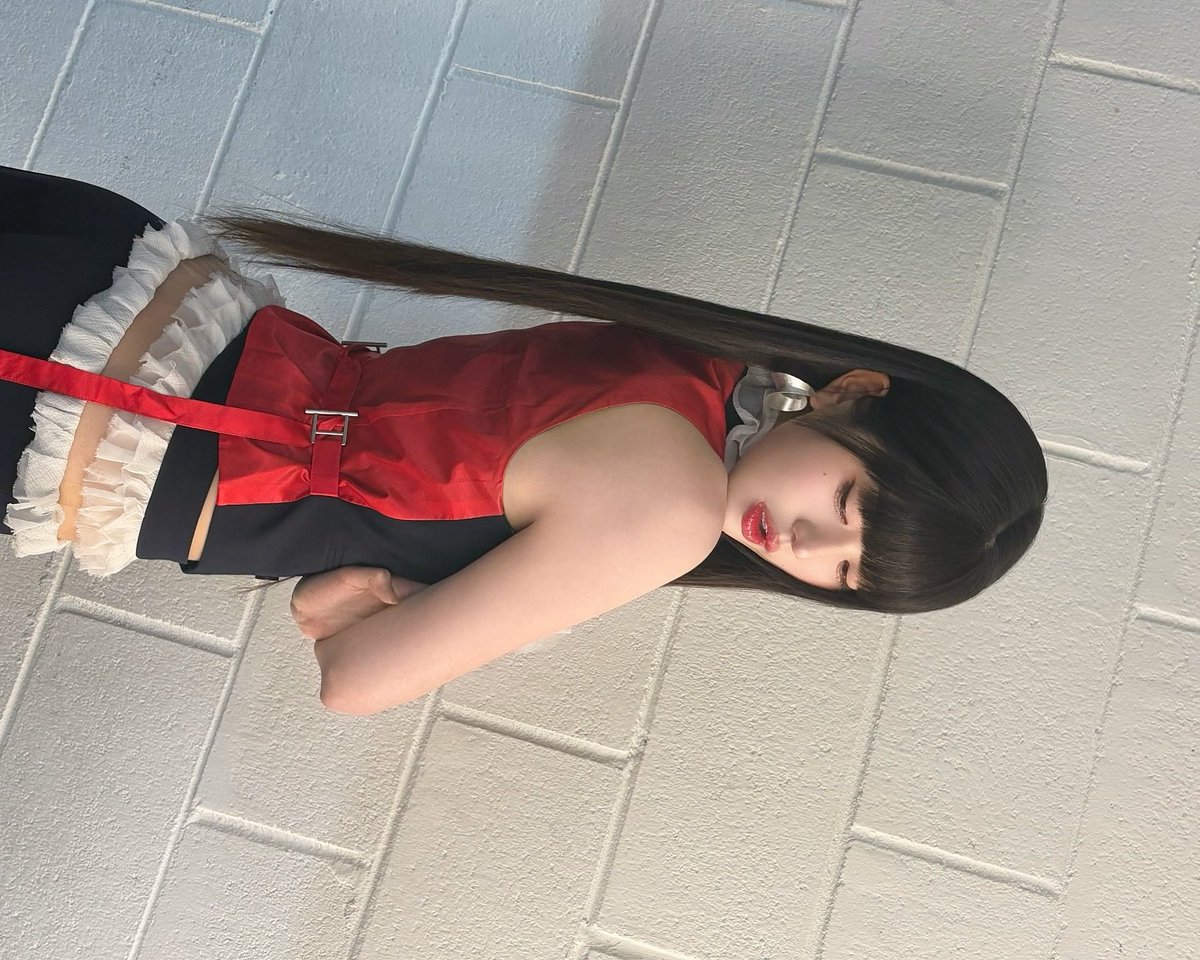 My sweet self stands against this pretty backdrop, dolled up in my shiny red vesty and swishy skirt! My long hair flows, hoop rings jingle, and frilly ruffles peek out like clouds. I cross my arms sassy-like, showing off my cute outfit with a happy heart! ♡%