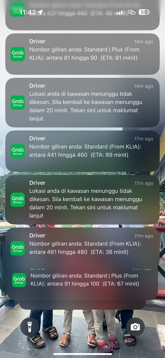 imanhappy's tweet photo. @GrabMY tolong saya, dah 4 jam saya que, kenapa saya kene tendang daripad que? Saya ada di sini tunggu elok2. Tiba2 kene masuk que semula https://t.co/oqI5y0sPAv