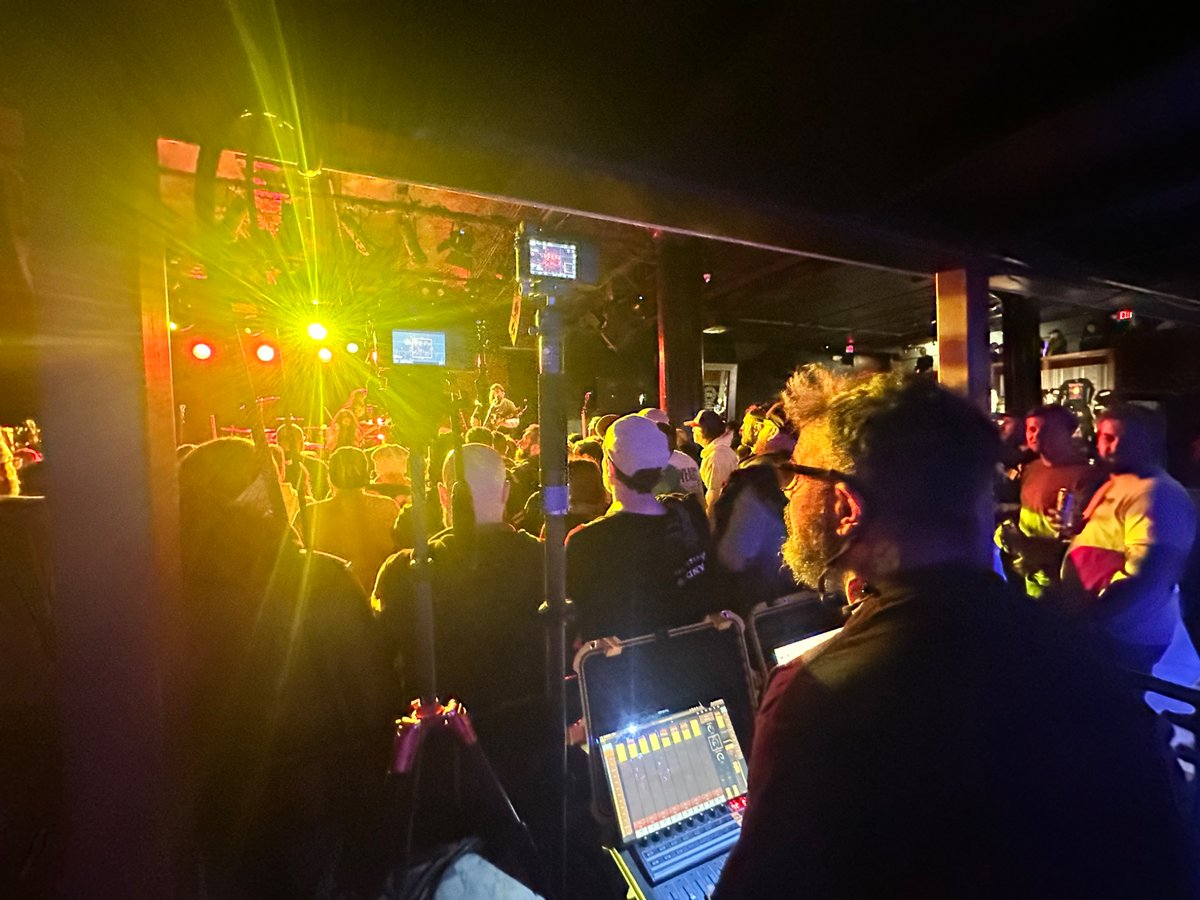 Ayer mientras salían noticias horripilantes sobre los venezolanos - 

Estaba pasando un hermoso ejercicio de creación - 

Estábamos grabando un multicam hermoso de <a href="/join_zeta/">Zeta</a> en Boston - una banda venezolana, con un crew todo venezolano - y contando nuestra historia colectiva 🇻🇪