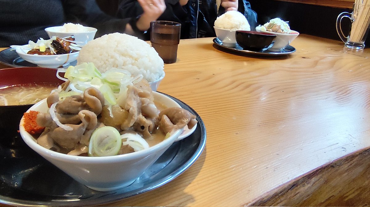 gontourist's tweet photo. #煮込みや左斜め上24゜

午後からおじゃましました。
この味が幸せな気分になります。 https://t.co/lk0jEfdnTM