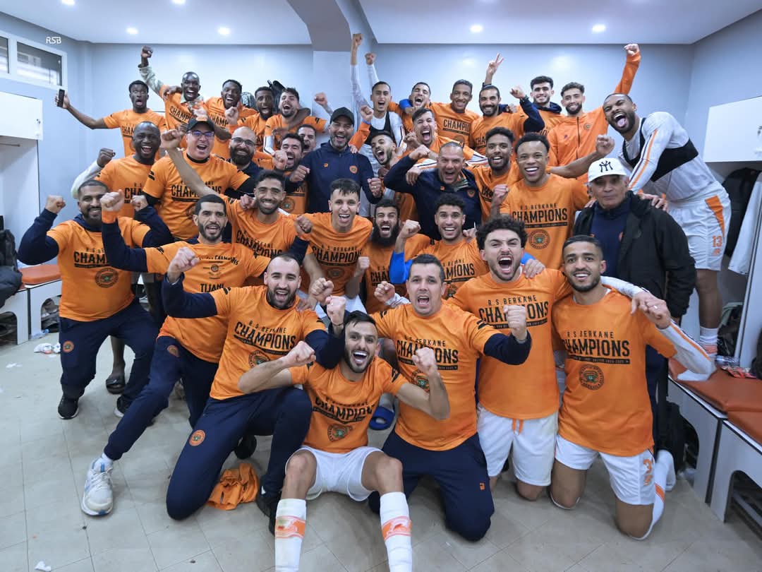 Boobriss's tweet photo. 𝘽𝙤𝙩𝙤𝙡𝙖 𝙋𝙧𝙤 | Après avoir été sacrés champions du Maroc pour la première fois de leur histoire, les Berkanais s’apprêtaient à partir en vacances avant que la FRMF ne les informe qu'il reste encore cinq journées de championnat à disputer. https://t.co/DXviArkOe2