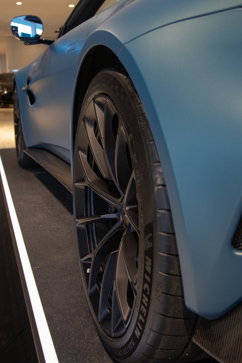 dutchAMRkg's tweet photo. Last Thursday I had the pleasure to see the new @astonmartin #vantageroadster in real. It is a stunning car to look at and perfect for those beautiful trips. Thanks to #astonmartinHilversum #astonmartin #vantage https://t.co/7Ws03hZKhq