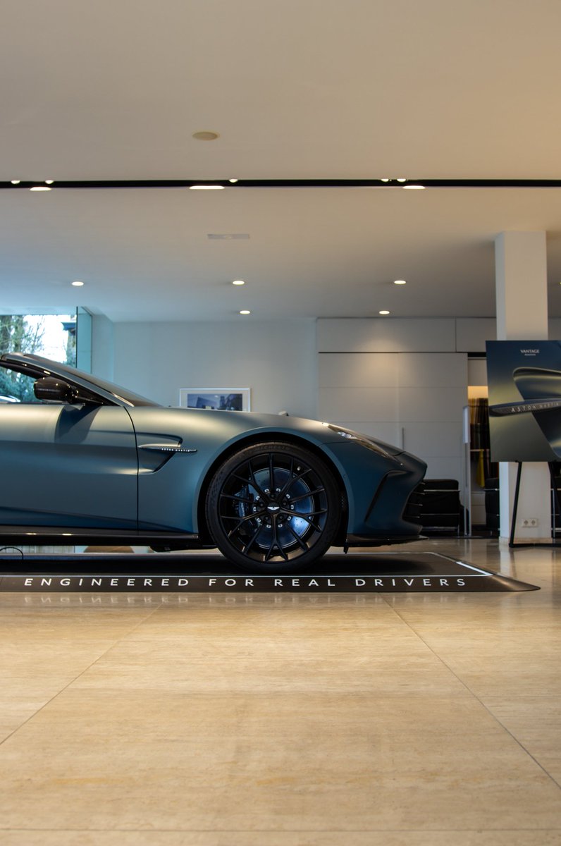 dutchAMRkg's tweet photo. Last Thursday I had the pleasure to see the new @astonmartin #vantageroadster in real. It is a stunning car to look at and perfect for those beautiful trips. Thanks to #astonmartinHilversum #astonmartin #vantage https://t.co/7Ws03hZKhq