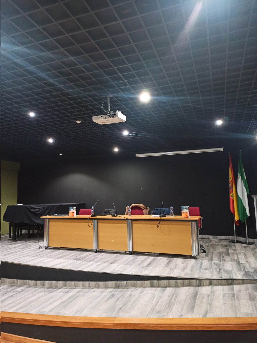 Presentación del libro "Ritmos del Desierto" de <a href="/Ephi_hatter/">Sofía Pérez</a> en la biblioteca pública de Jaén. Secretos, desesperación y transformación, las ideas del libro que transmite la autora. <a href="/EditorialNazari/">Editorial Nazarí</a>