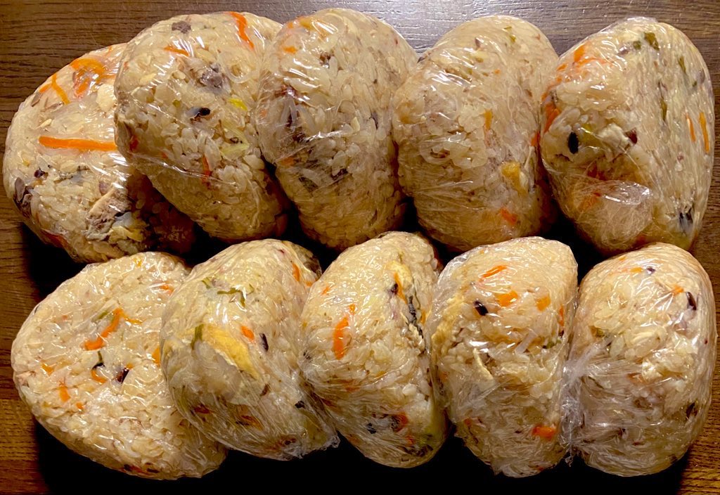chocopanie's tweet photo. 今週のお弁当と朝ごはん用の炊き込みご飯🍱🍙 https://t.co/t9FUEtuydT