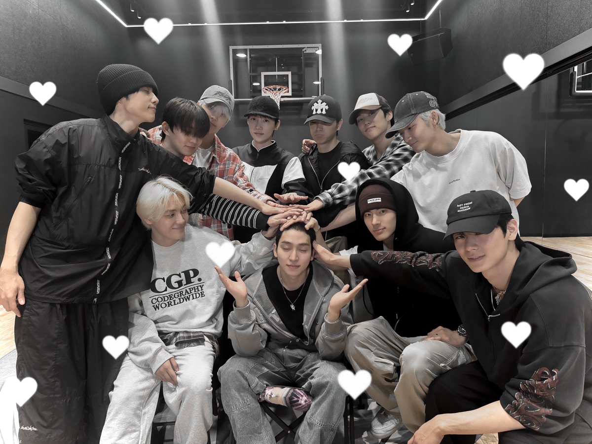 and so it begins….😭 I LOVE YOU THE BOYZ T____T my home <33