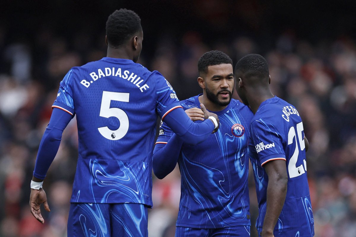 MathayoKijazi's tweet photo. 𝐅𝐔𝐋𝐋 𝐓𝐈𝐌𝐄:
Arsenal 1-0 Chelsea

𝐍𝐁: Hatuwezi kushindana na watu hawana hata UEFA Champions League moja

#Chelseafctheblues 💙💙 https://t.co/BI1nV2Bimi