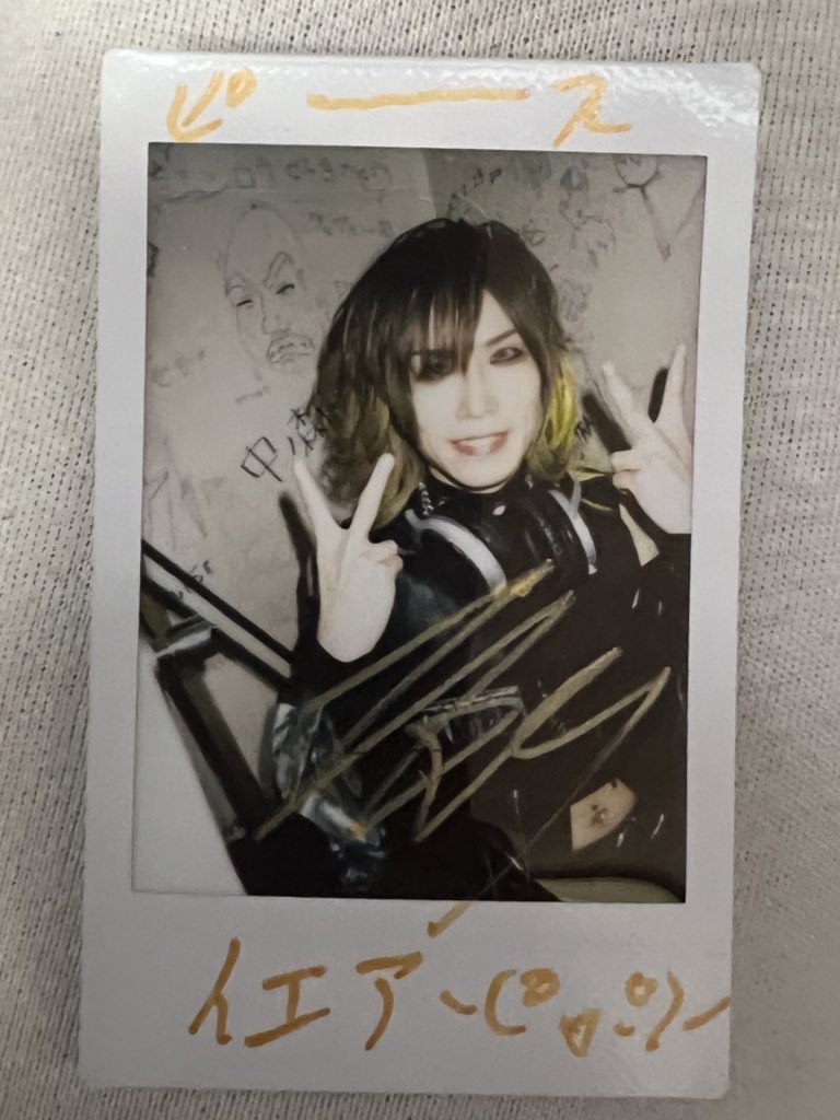 mm_ot__'s tweet photo. Royz チェキ 交換
3/16 さいたま新都心VJ-3

譲▶️智也さん（コメントサイン入り）
求▶️公大さん（コメントサイン入り）

交換決まらない際お譲り可能です。
お気軽にお声かけください。 https://t.co/OcfmUvLPrS
