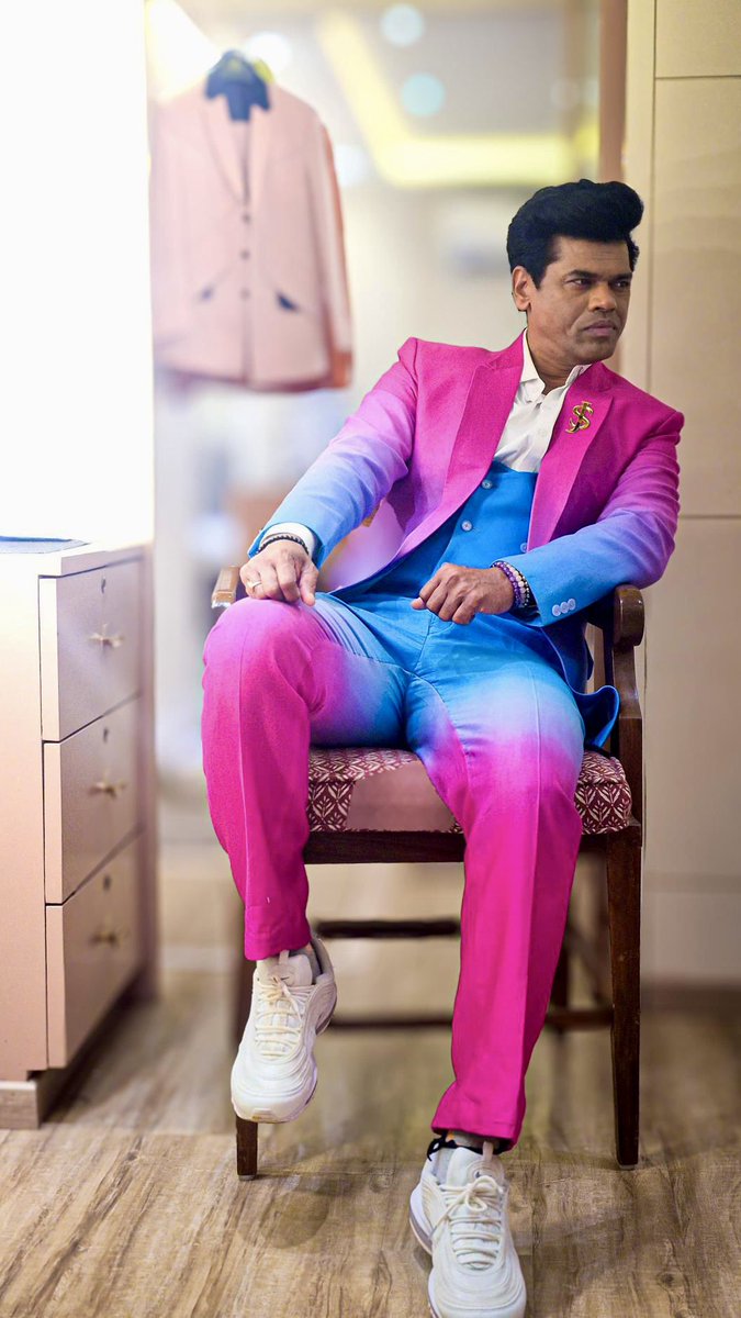 SIDDHARTH23OCT's tweet photo. #आपलासिध्दू #Sj #colorful
💜🤍🩷💙
Style & design by @sayalibpangare2390
@abito_clothing
📸 @justajju_
#siddhumoments #Siddharthjadhav #shadesoflife #boy
#PeopleChamps #fashionshow #marathimulga #siddhustyle #styling #stylist #dhingana #Atahovudhingana3 #holi https://t.co/v2O9jlPqO4