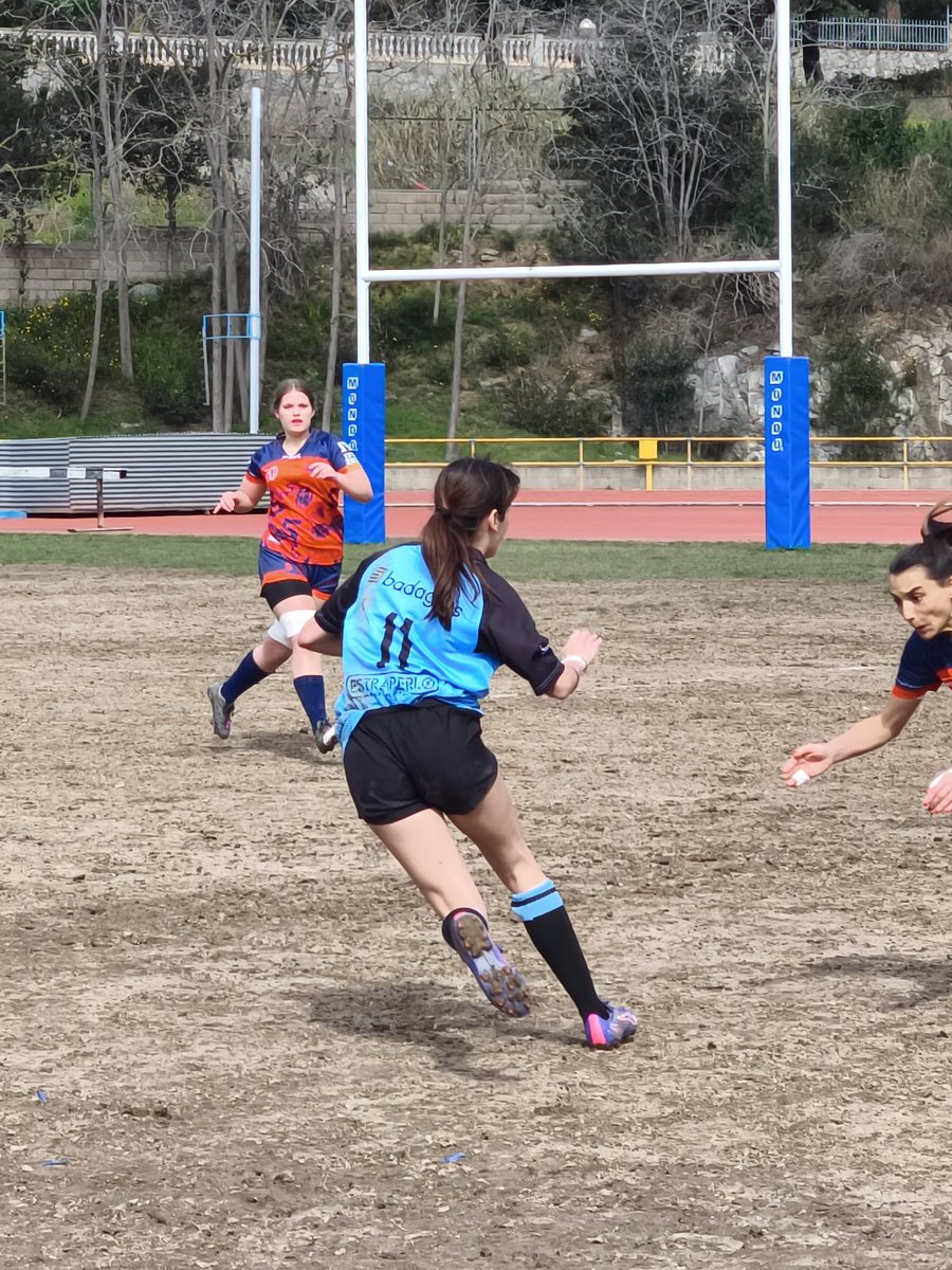 RugbyBadalona's tweet photo. Enhorabona al sènior femení per la victòria que ens classifica pels play off pel títol a 1a Catalana
Endavant taurones 🦈🏉💙 https://t.co/uU4fxbZtz0