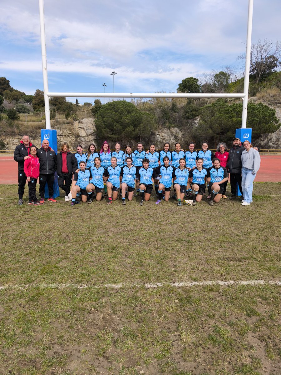 RugbyBadalona's tweet photo. Enhorabona al sènior femení per la victòria que ens classifica pels play off pel títol a 1a Catalana
Endavant taurones 🦈🏉💙 https://t.co/uU4fxbZtz0