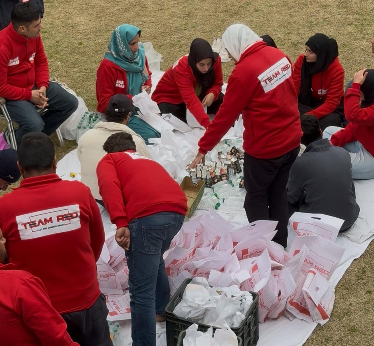 TeamRed_NGO's tweet photo. #MakeSomeoneSmile #This #Ramadan

Organised Iftaar distribution at various locations in Srinagar, including LD Hospital. https://t.co/P5JTiY2veZ