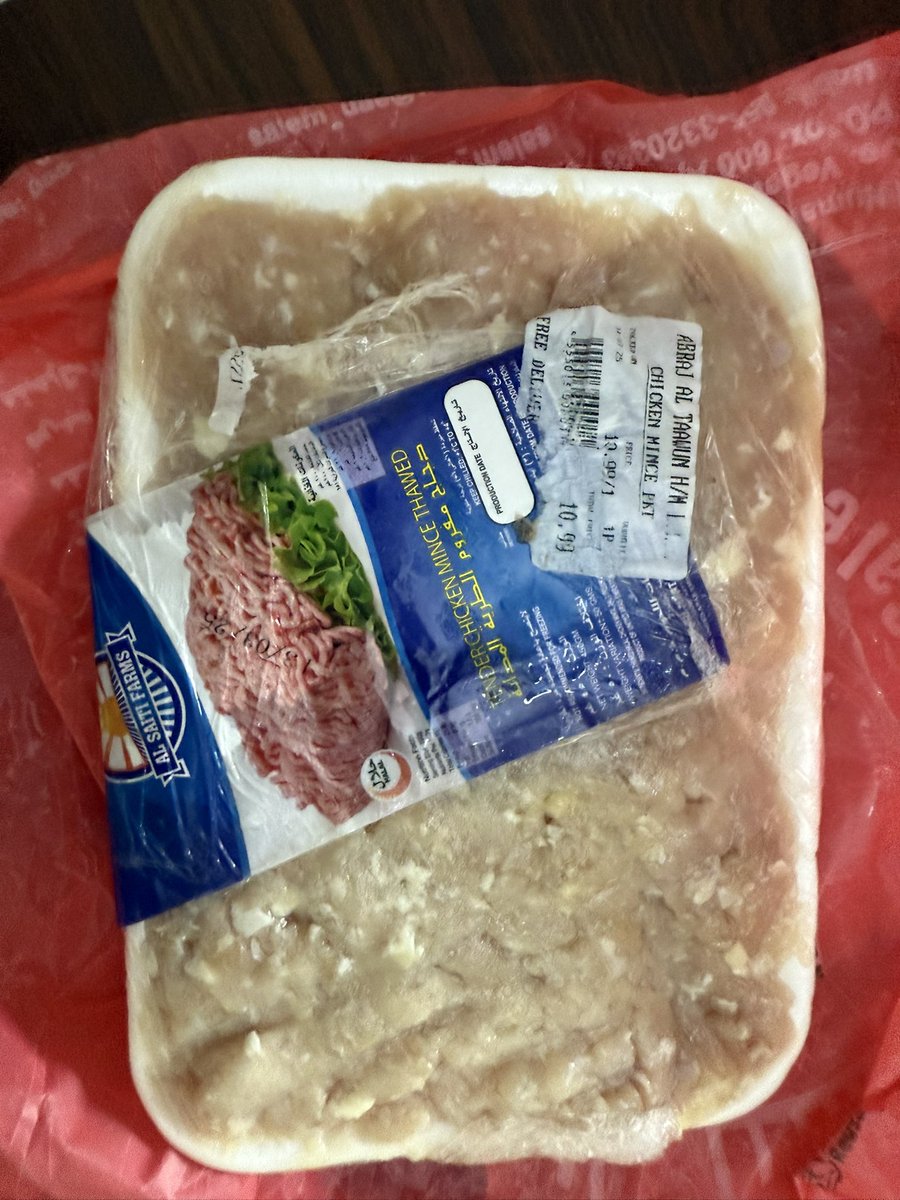 SheezaPatel's tweet photo. This raises serious concerns about the food safety practices at Abraj Al Madina Supermarket-Al Tawun the mince was rotten and the adequacy of staff training in handling customer complaints. I kindly request that the Sharjah Municipality investigate this matter. https://t.co/h1fOF4Pcma