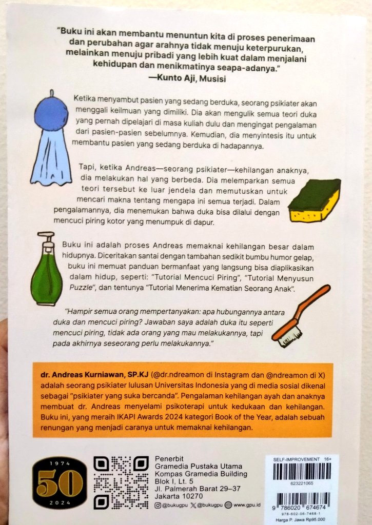 lightismybesti's tweet photo. 📚 currently reading 📚

🧽 Seorang Pria yang Melalui Duka dengan Mencuci Piring 
🧑‍⚕️ dr. Andreas Kurniawan, Sp.KJ

 One of my healing books❤️‍🩹 https://t.co/7NANmeHrJi