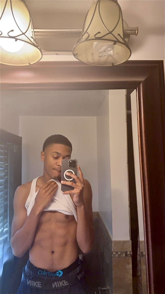 MFnRee11's tweet photo. your future husband 💌 https://t.co/VQklO7GVJz
