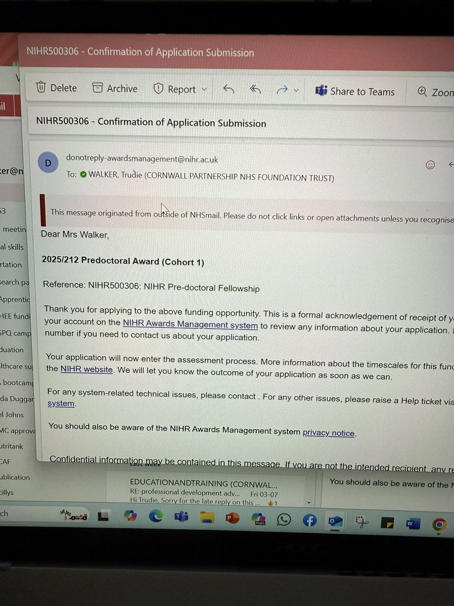 absinthe3434's tweet photo. And it’s submitted! Hopefully all the stress and hard work for the application process will pay off! #PCAF fingers and toes crossed! 🙌🏼🙈😂😁 https://t.co/tVoBBNFMma