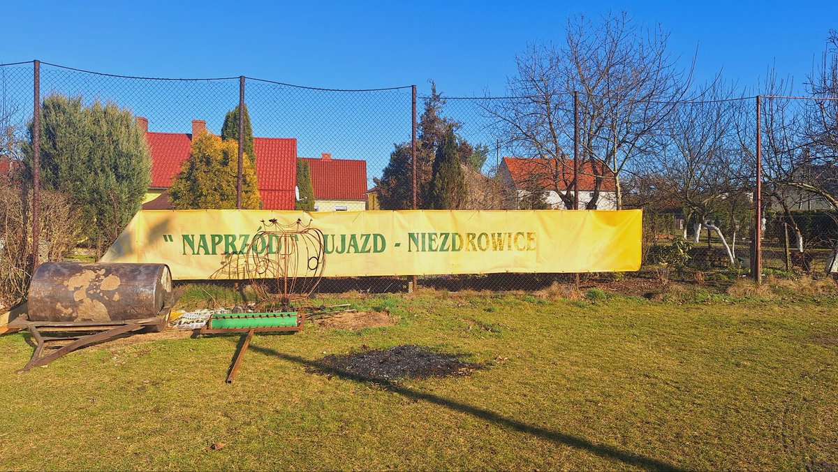 Futbolowamama's tweet photo. Słoneczna niedziela i opolska Aklasa ⚽️⚽️⚽️.
⛳️ Klasa A 2024/2025, grupa: Opole VI
📅16.03.2025
⏰️15:00
🥅 Naprzód Ujazd Niezdrowice 🆚️
LZS Obrowiec
⚽️ 3️⃣↔️0️⃣
Feat: @SzpilNa ❤️
#football #groundhopping #nizszeligi #sportoweopolskie
#match #Aklasa #bilet #meczyk https://t.co/Zu8ox6YGst