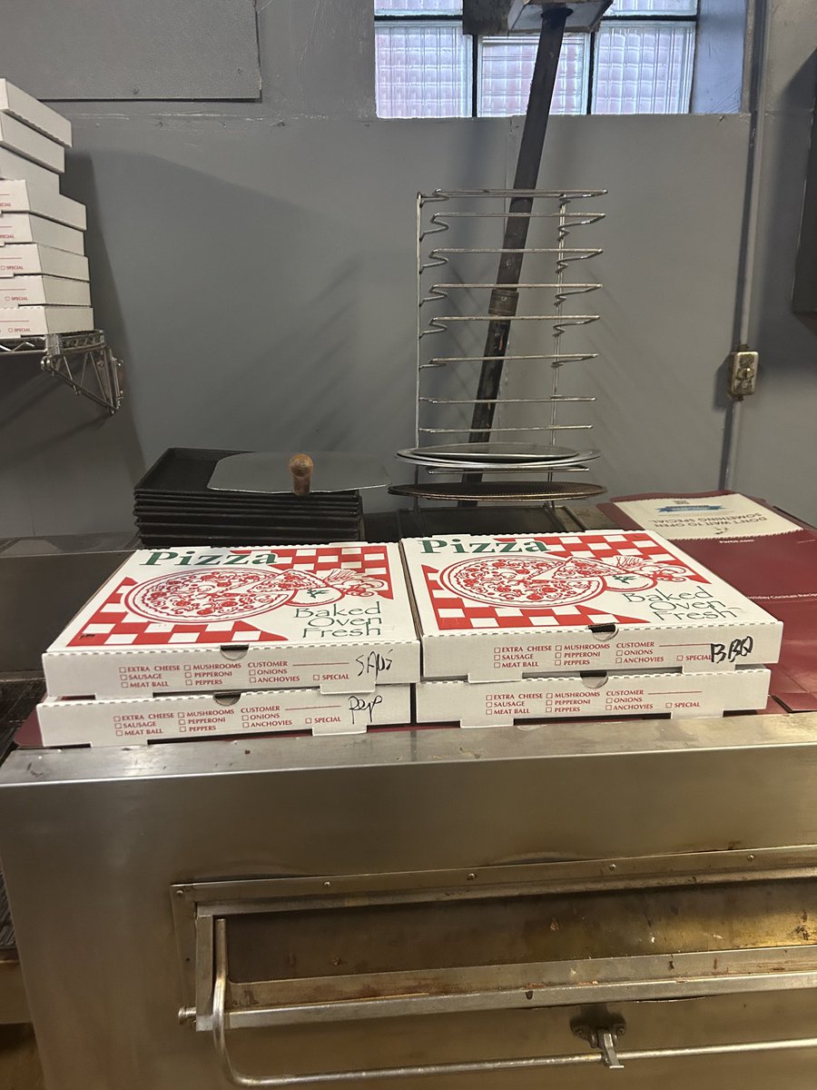 bearandpizza's tweet photo. Get started on a Sunday with a nice surprise from @slice #slicepizza #slice for a small pizzeria their partnership is vital to our existence. Low fees compared to other apps #ronspizza https://t.co/tdZ62GxRwX