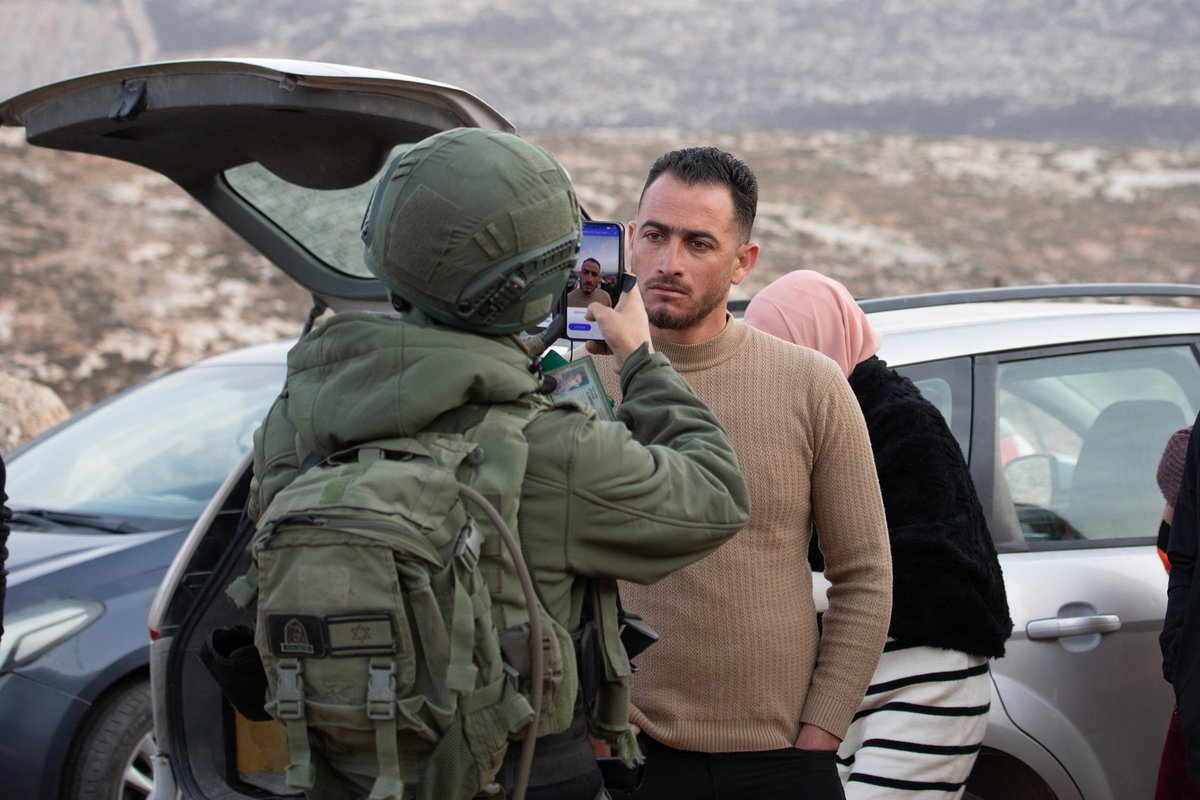 الذكاء الاصطناعي في خدمة الاحتلال
الجيش الإسرائيلي يطور أداة ذكاء اصطناعي جديدة تعتمد على نموذج لغوي شبيه بـ ChatGPT لمراقبة الفلسطينيين
لمعرفة كيف يستخدم الاحتلال الذكاء الاصطناعي في الاعتقال والتجسس والإبادة..

تابع معي السرد 🧵