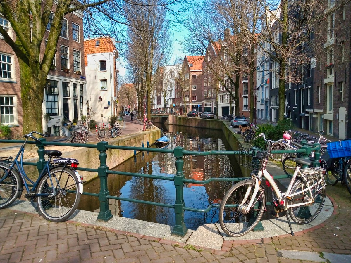 verawandelt's tweet photo. Tijdens de jaarlijkse wandeltocht georganiseerd door buurthuis Ons Genoegen staat dit jaar Amsterdam 750 jaar centraal. De route leidt me langs historische plekken zoals pakhuizen, het Begijnhof, de Waag en de Sint-Nicolaasbasiliek. @AmsterdamKunst 
Blog 👉https://t.co/eG0ZkxfCGe https://t.co/6mAv1cCLSJ
