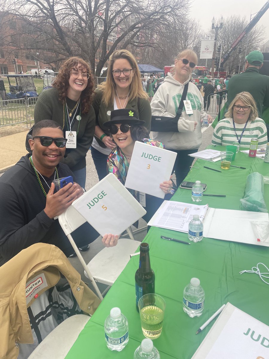 andybankertv's tweet photo. A #StPatricksDay Parade for the ages! Honored to help out
Thanks to review stand squad!
Did my best, #DickFord โ๏ธ๐๐ป
I say "Saint" ... you say ... "Patrick"!!! #Slainte โฆ@FOX2nowโฉ https://t.co/z2IMp8vdin