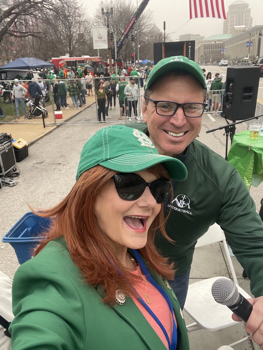 andybankertv's tweet photo. A #StPatricksDay Parade for the ages! Honored to help out
Thanks to review stand squad!
Did my best, #DickFord โ๏ธ๐๐ป
I say "Saint" ... you say ... "Patrick"!!! #Slainte โฆ@FOX2nowโฉ https://t.co/z2IMp8vdin