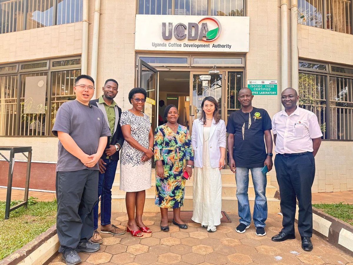kimcocoffee's tweet photo. What a #friutfulweek!  Our CEO Martha Wandera together with her fellow Board Members #UgandaCoffeeRoastersAssociation met with Ms. Nancy Huang, President of Qingdao Sino-Africa Business Council, to discuss exciting opportunities for promoting Uganda's #valueaddedcoffee in China https://t.co/9CY8zUJ6Lc