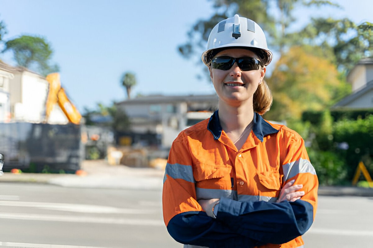mann_supply's tweet photo. Visibility = Safety! 🚧👷‍♂️

High-visibility clothing reduces workplace accidents by making workers more noticeable in outdoor and low light work environments. It’s not just compliance—it’s protection.

Stay seen. Stay safe. 🦺✨ #WorkplaceSafety #HiVis #PPE #Mansupply #StaySafe https://t.co/5k7moX2D5H