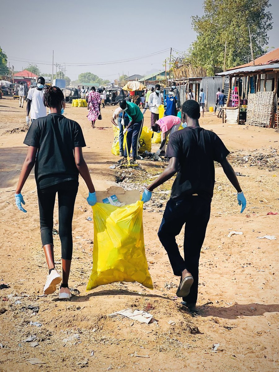 SavetheNile's tweet photo. Save the Nile joined the local youth for a successful community cleanup in Suk Darfur! 💪✨ Together, we collected waste, removed plastic pollution, and took action to protect our environment. A huge thank you to everyone who participated—you are the true changemakers! #SSOX https://t.co/4e74XVkXbh