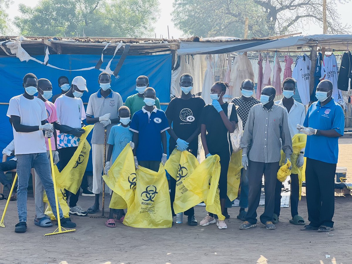SavetheNile's tweet photo. Save the Nile joined the local youth for a successful community cleanup in Suk Darfur! 💪✨ Together, we collected waste, removed plastic pollution, and took action to protect our environment. A huge thank you to everyone who participated—you are the true changemakers! #SSOX https://t.co/4e74XVkXbh