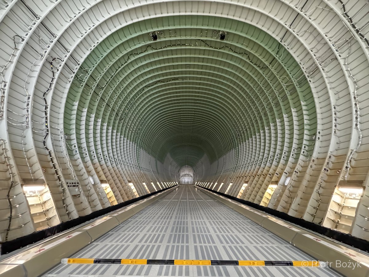 PiotrBozyk's tweet image. Niecodziennie zdarza się możliwość, aby zajrzeć do środka samolotów #BelugaXL 👉 rynek-lotniczy.pl/wiadomosci/air… Po wielu ustaleniach i oczekiwaniu na odpowiedni moment, udało mi się kilka dni temu uczestniczyć w jednym z rozładunków. Podczas wizyty w Tuluzie moim przewodnikiem i mówcą