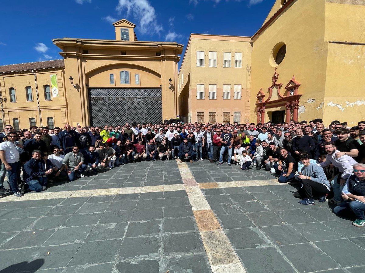 lacenademalaga's tweet photo. #JSSagradaCena2025| 👉Imágenes del ensayo general y convivencia de ambos tronos que ha tenido lugar en los aledaños de la Parroquia de Santo Domingo durante la mañana del sábado.

🤗Agradecemos a todos los participantes su asistencia a esta jornada.

#CofradíasMLG https://t.co/V81Rbu8Dsy