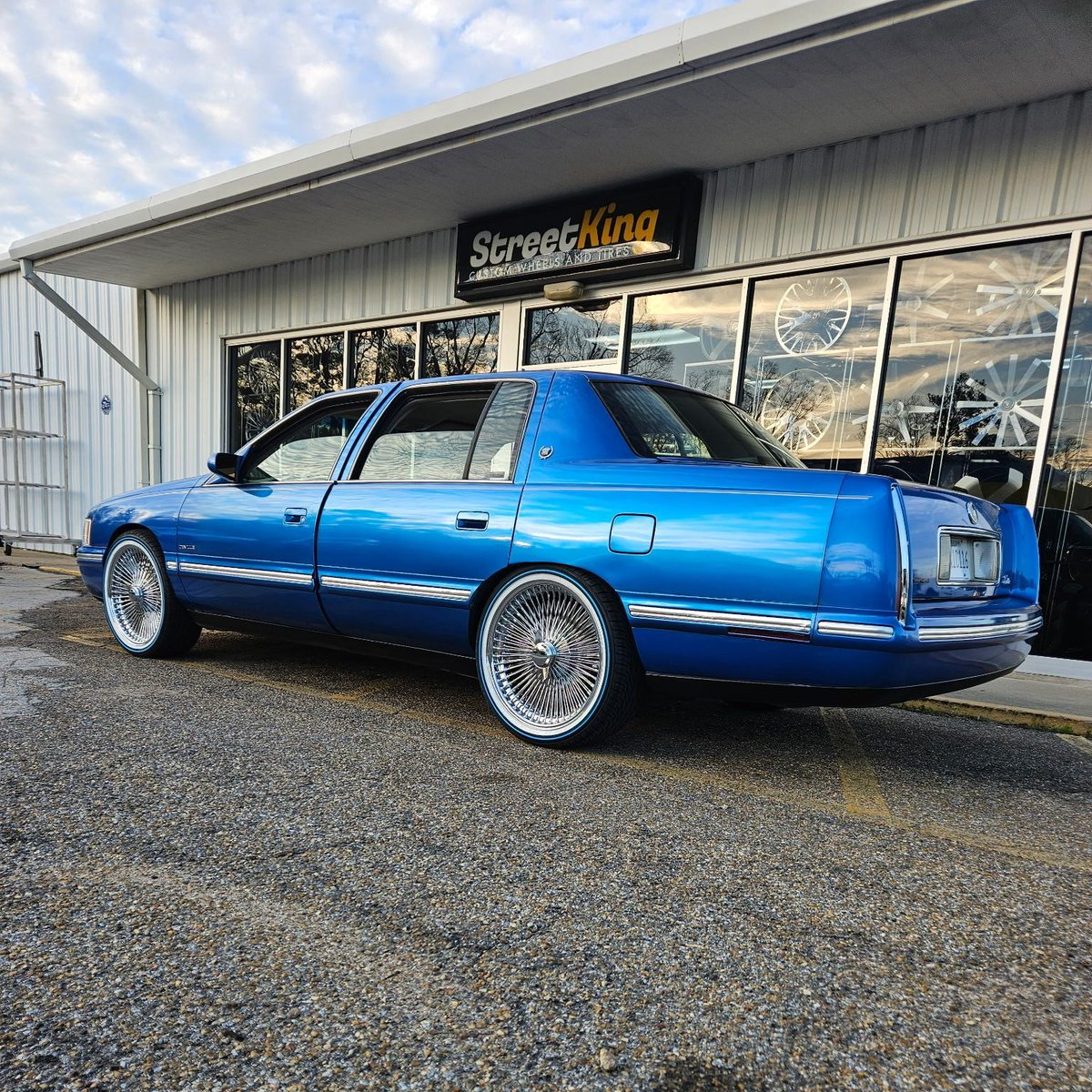 voguetyres's tweet photo. #SundaySubmission Big thanks to Gregg Mo from Mississippi for sharing his beautiful Cadillac on Blue Stripes 💎 #VogueTyre #Vogues #BlueStripes https://t.co/ryFFSdCngc