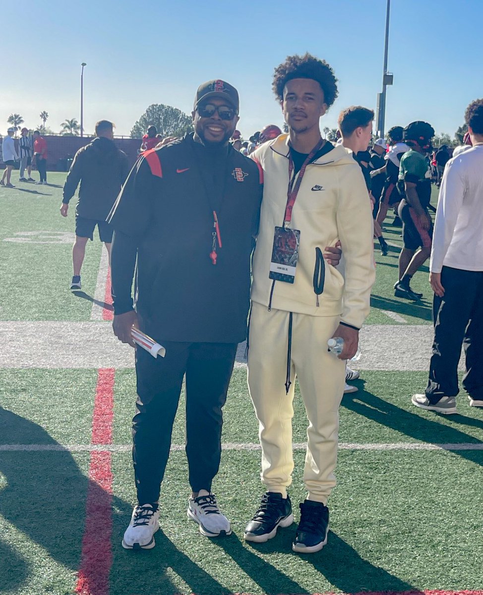 jasonhilljr_'s tweet image. I had a great time spending the day in San Diego at the @AztecFB spring practice!! My family and I were treated very well. Thanks to @CoachSumlerSDSU @TheHC_CoachLew @SeanDillonSDSU for the warm welcome!! #goaztecs