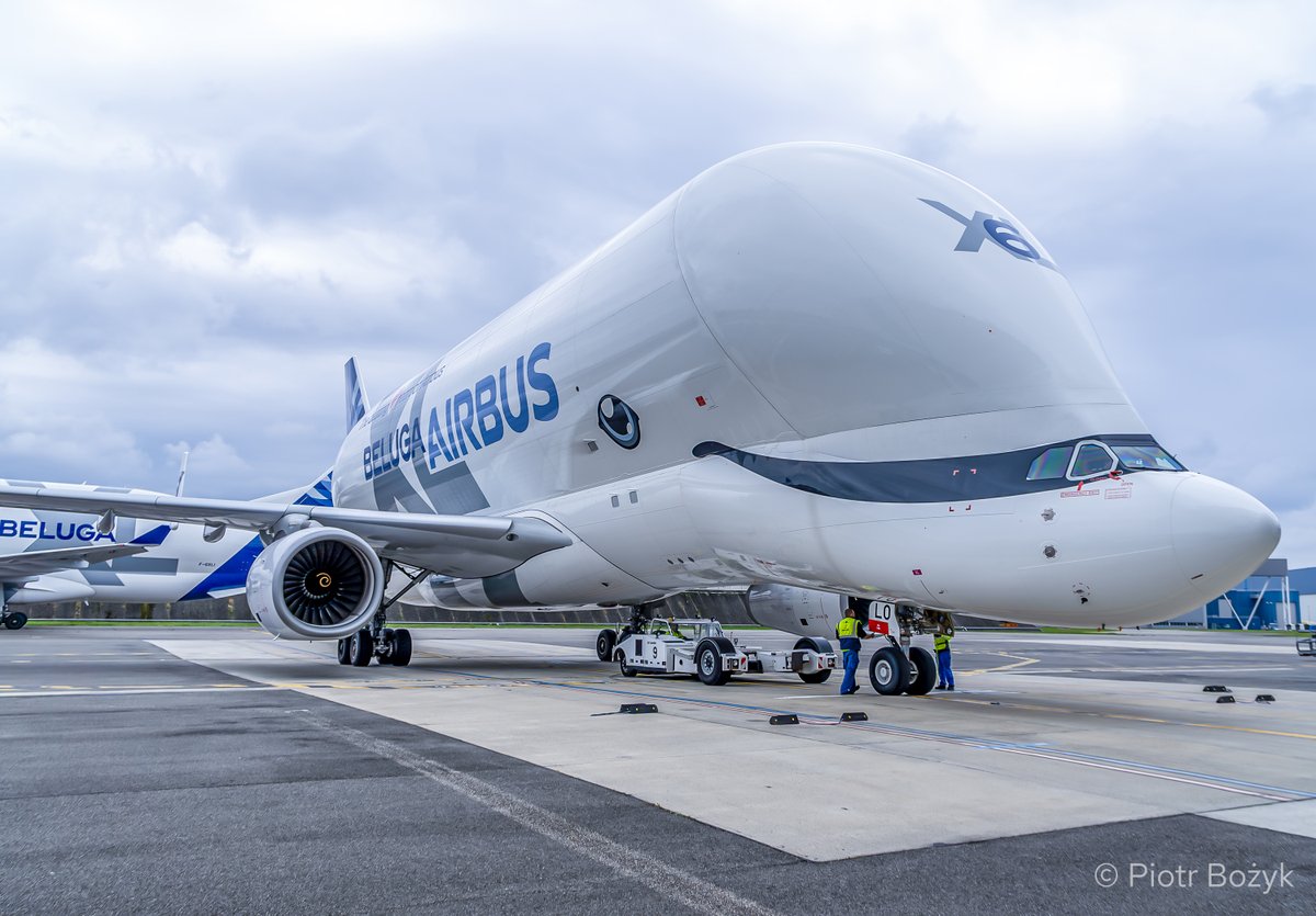 PiotrBozyk's tweet image. Niecodziennie zdarza się możliwość, aby zajrzeć do środka samolotów #BelugaXL 👉 rynek-lotniczy.pl/wiadomosci/air… Po wielu ustaleniach i oczekiwaniu na odpowiedni moment, udało mi się kilka dni temu uczestniczyć w jednym z rozładunków. Podczas wizyty w Tuluzie moim przewodnikiem i mówcą
