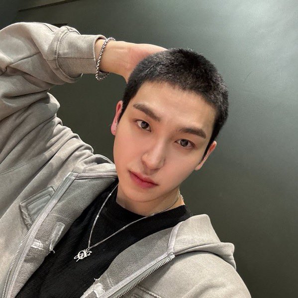 PopBase's tweet photo. The Boyz's Sangyeon debuts buzzcut in new photos. https://t.co/bbYFLE4WyK