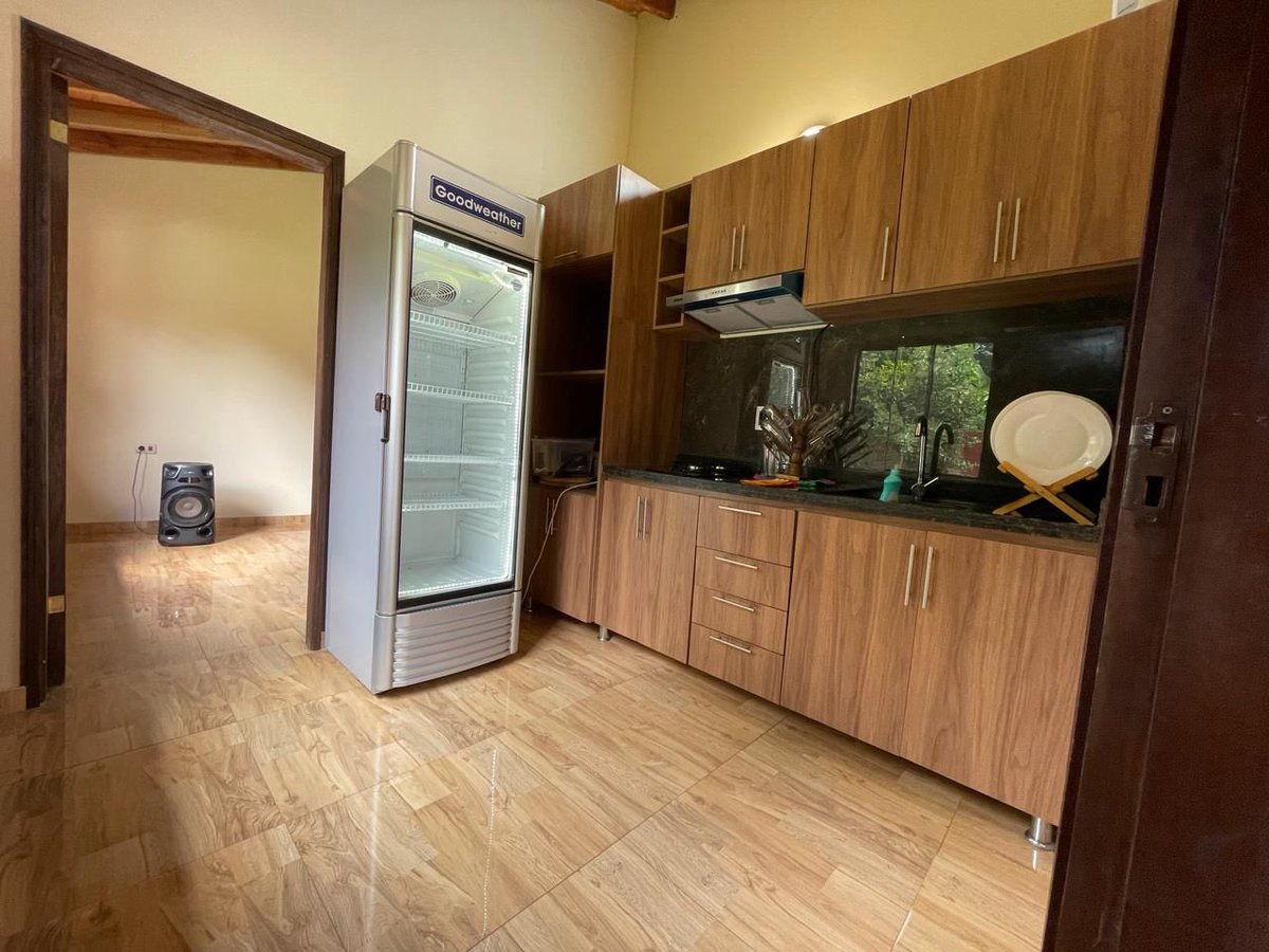 Israelyubero's tweet photo. VENDO EN LA CIUDAD DE YAGUARON CASA QUINTA DE 640 m2 
Más info pv 

Precio :425.000.000 gs 

✅. RT 🙌🏼 https://t.co/rVNyXYaUQv