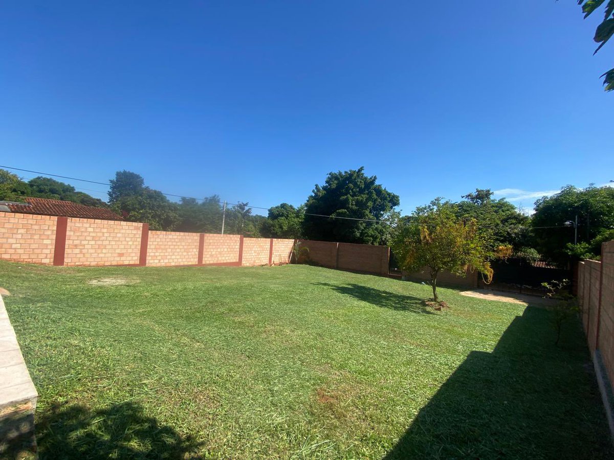 VENDO EN LA CIUDAD DE YAGUARON CASA QUINTA DE 640 m2 
Más info pv 

Precio :425.000.000 gs 

✅. RT 🙌🏼