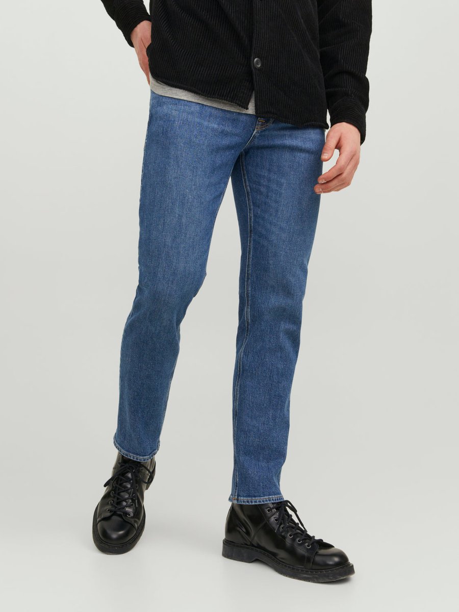 StazoFashion's tweet image. Feeling the blue vibes with our JJICLARK Jeans. At just €49.99, let your style do the talking! 🌀👖 #DenimVibes #JackJones jackjonescy.com/products/jeans…