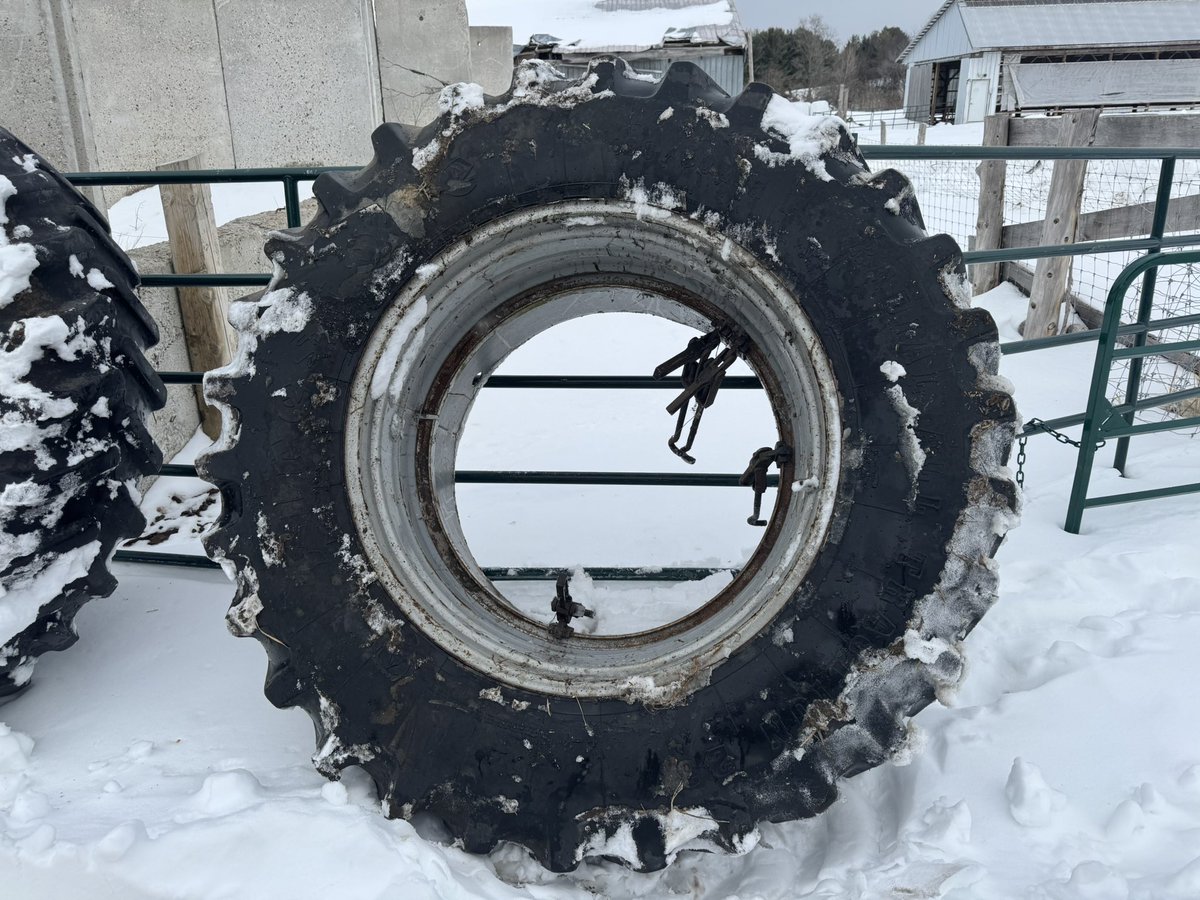 KetchesonDale's tweet photo. Matching Firestone 18.4 R 38 duals on Unverferth snap on duals, 10” spacer. Came off JD 7510. Very little weathering.
$2,000 obo Belleville ON area https://t.co/7dT2o0FOS0