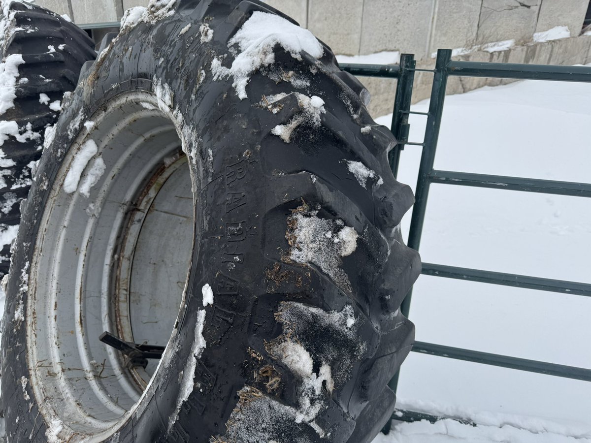 KetchesonDale's tweet photo. Matching Firestone 18.4 R 38 duals on Unverferth snap on duals, 10” spacer. Came off JD 7510. Very little weathering.
$2,000 obo Belleville ON area https://t.co/7dT2o0FOS0
