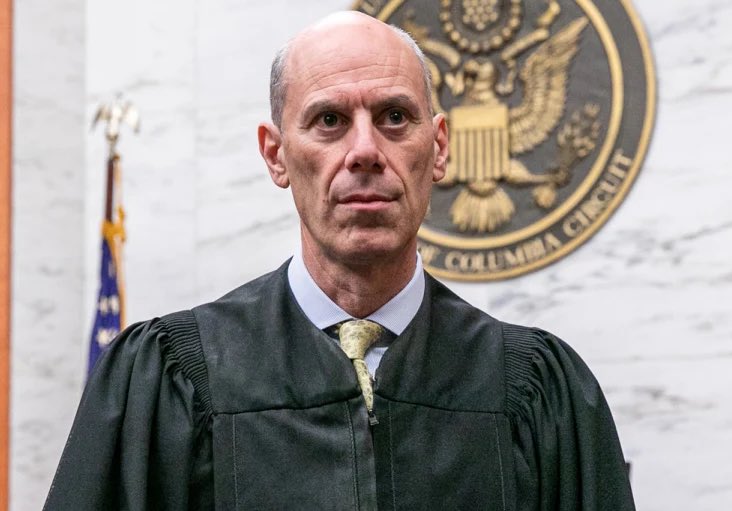 🚨NEW: House Republicans are planning to impeach Federal Judge James Boasberg after he stopped the Trump Administration from possibly illegally deporting Venezuelans to El Salvador using a wartime law from 1798.

RETWEET if you stand with Judge Boasberg against the GOP!