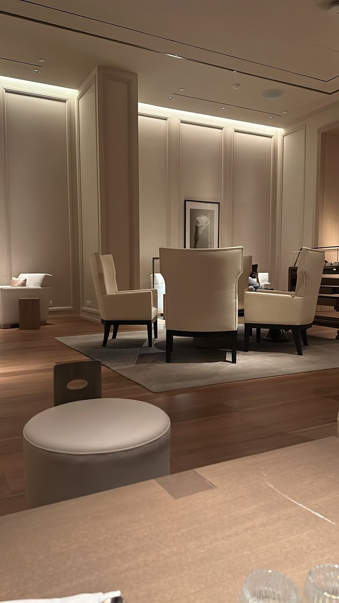 لا تدور له عذر وهو قاصد خطاه 🤍