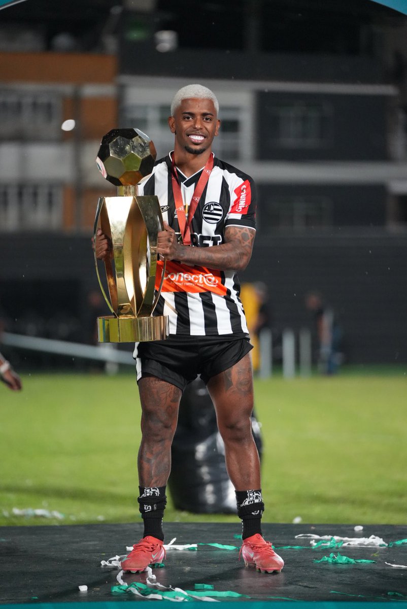 WesleyyDavid's tweet photo. Feliz por essa conquista!Momento especial com esse grupo batalhador e merecedor. Parabéns, time! Vamos por mais! 🏆🙏🏾⚫️⚪️ @athleticclubmg https://t.co/9AmgVDbihD