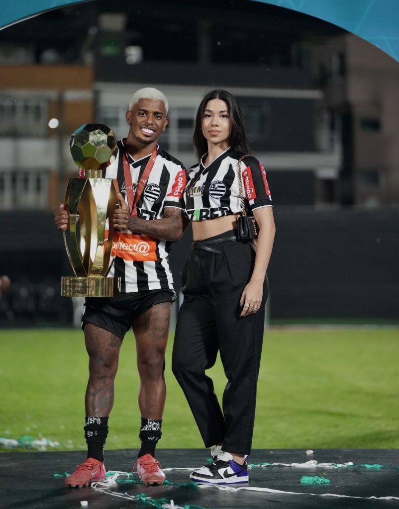 WesleyyDavid's tweet photo. Feliz por essa conquista!Momento especial com esse grupo batalhador e merecedor. Parabéns, time! Vamos por mais! 🏆🙏🏾⚫️⚪️ @athleticclubmg https://t.co/9AmgVDbihD