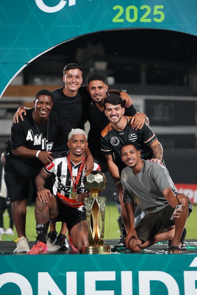 WesleyyDavid's tweet photo. Feliz por essa conquista!Momento especial com esse grupo batalhador e merecedor. Parabéns, time! Vamos por mais! 🏆🙏🏾⚫️⚪️ @athleticclubmg https://t.co/9AmgVDbihD