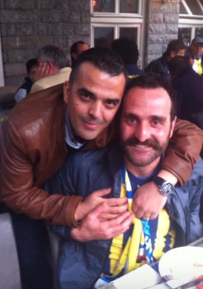 devrim26_fb's tweet photo. Fenerbahçe’min ŞAMPİYON’luk #tbt si. #TimurAcar
#Fenerbahçe https://t.co/nGnUwMhAzx