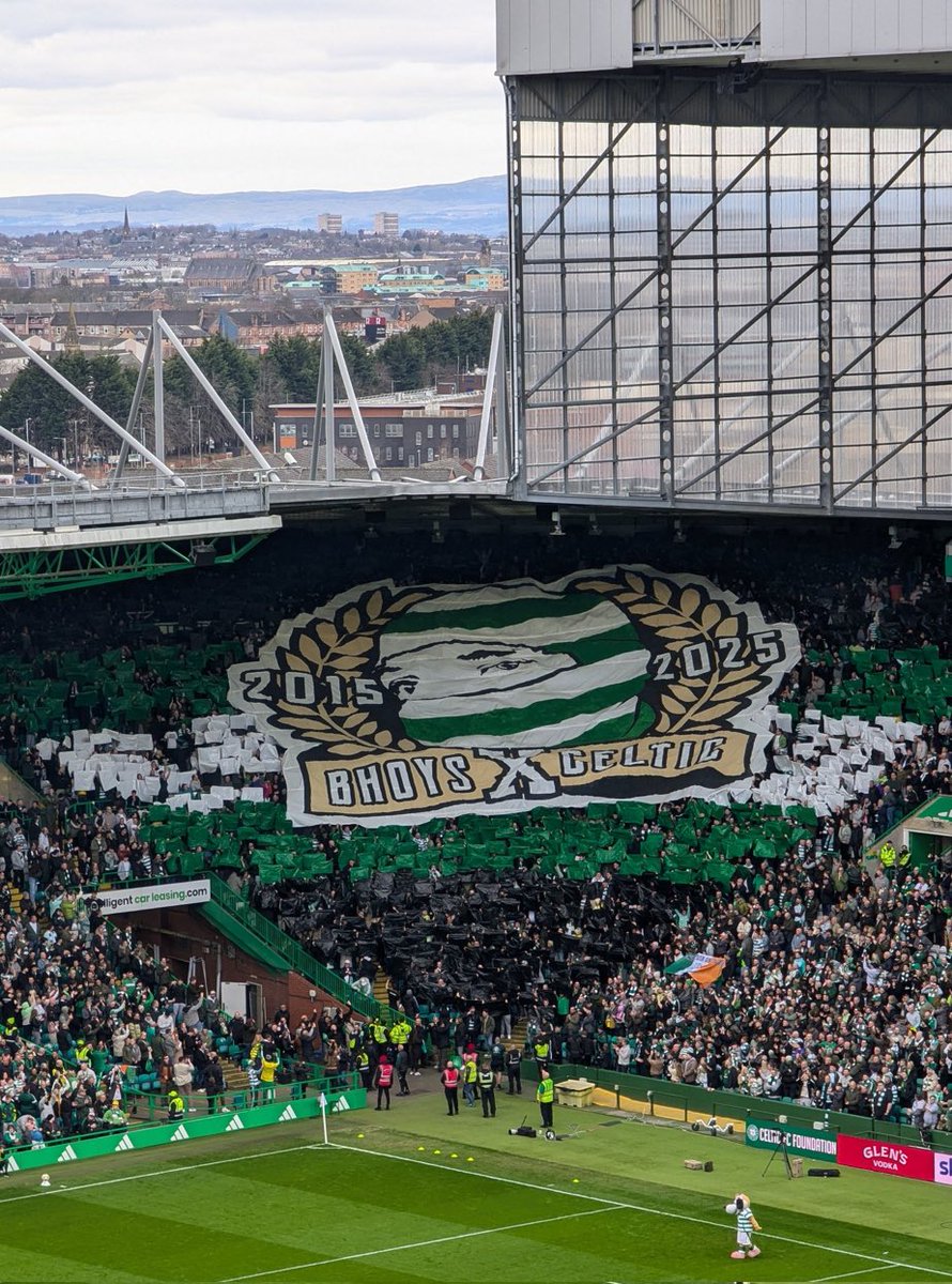 DetroitCSC's tweet photo. shite result but some tifo celebrating bhoys celtic’s 10 year anniversary. well done to all involved 🍀 https://t.co/8CrcHX1xhC